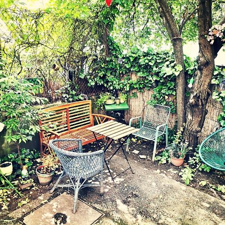 בודפשט Flat In Historic Villa With Your Own Private Garden, Near City Park מראה חיצוני תמונה
