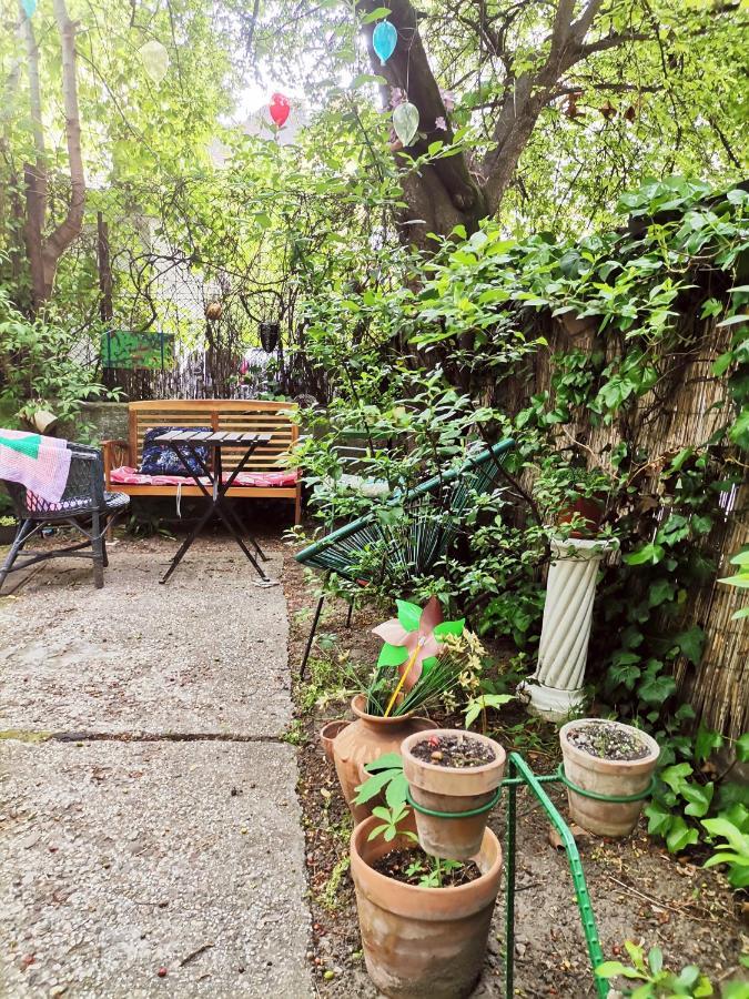 בודפשט Flat In Historic Villa With Your Own Private Garden, Near City Park מראה חיצוני תמונה